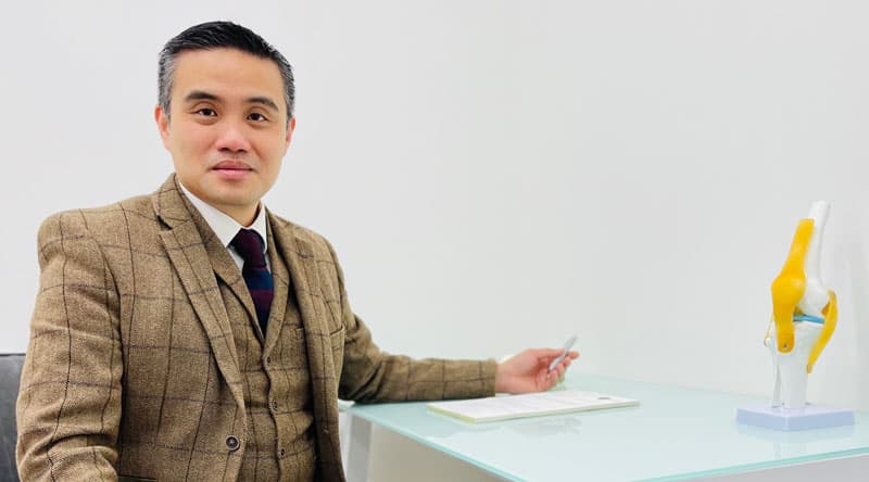 Professor Paul Lee at London Cartilage Clinic